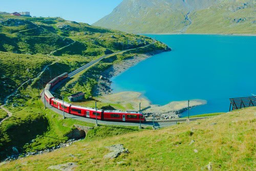 Scenic Train Journeys in Switzerland: The Most Beautiful Routes